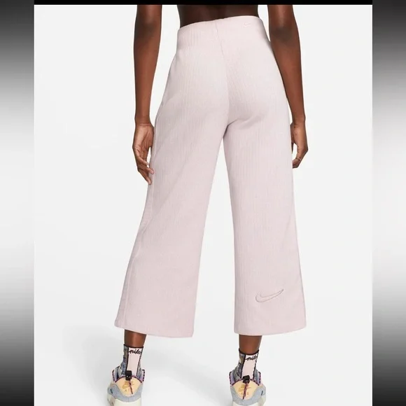 Nike Women's Soft Pink cropped Pants - Picture 3 of 8